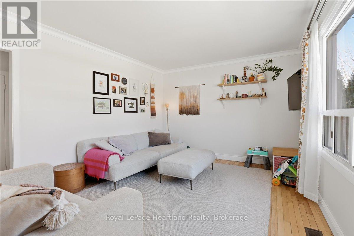 19 Perth Road, Kitchener, Ontario  N2M 3G6 - Photo 6 - X12975202