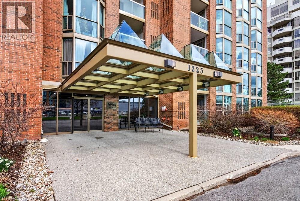 1225 North Shore Boulevard E Unit# 307, Burlington, Ontario  L7S 1Z6 - Photo 2 - 40822452