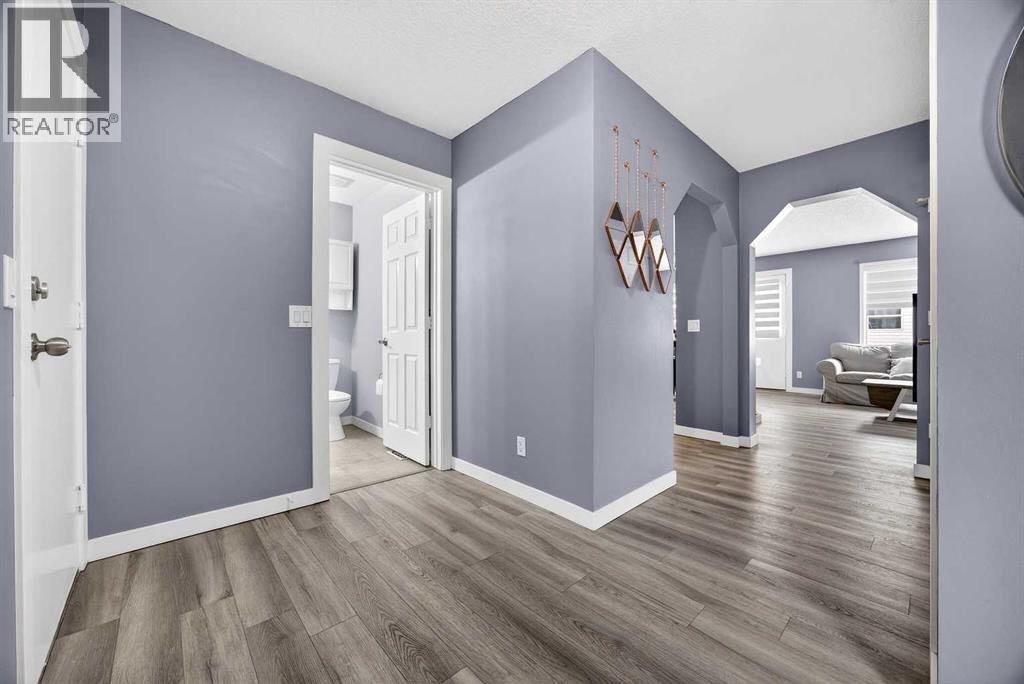 237 Willowbrook Close NW, Airdrie, Alberta  T4B 2J6 - Photo 3 - A2298647