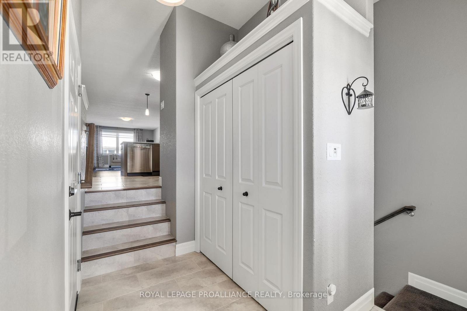 3 Cortland Crescent, Quinte West, Ontario  K8V 0E9 - Photo 3 - X13034668