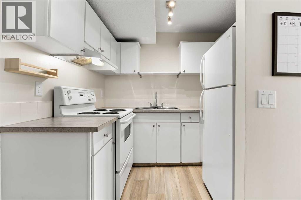 215, 101 Big Hill Way SE, Airdrie, Alberta  T4A 1Z7 - Photo 3 - A2300921