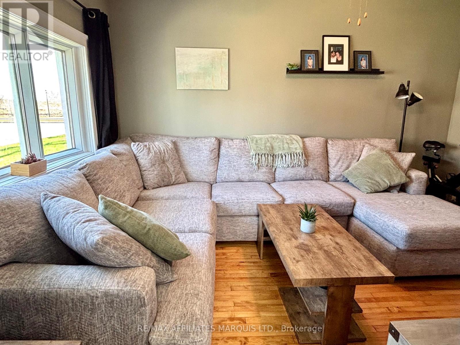 4 Seymour Avenue, Cornwall, Ontario  K6J 4L7 - Photo 5 - X13034412