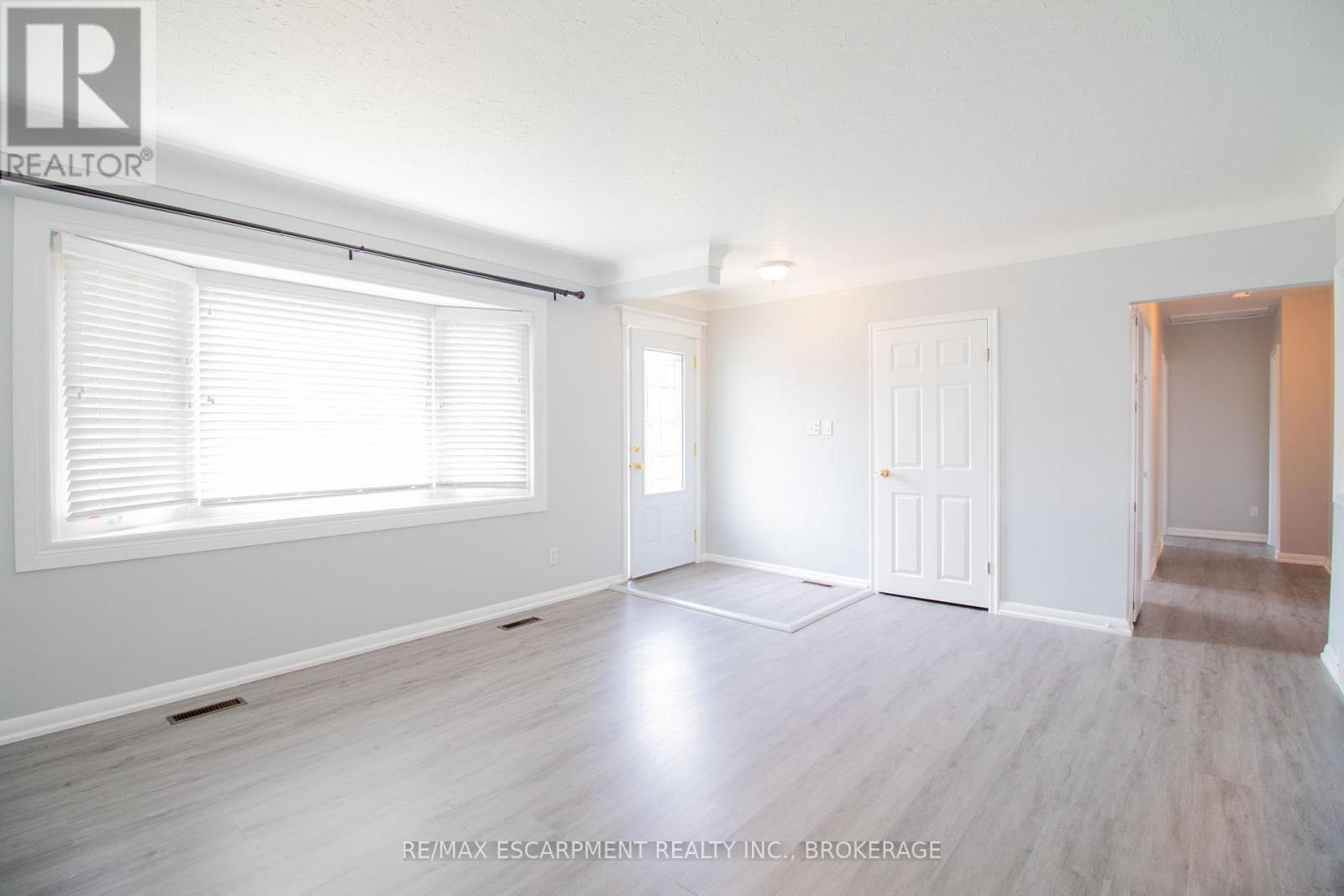 1 - 98 James Street E, Welland, Ontario  L3B 5M4 - Photo 2 - X13034316