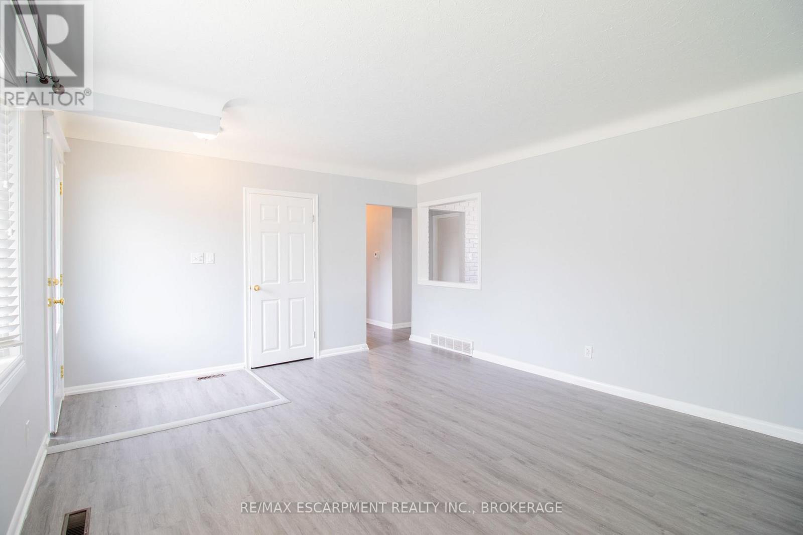 1 - 98 James Street E, Welland, Ontario  L3B 5M4 - Photo 3 - X13034316