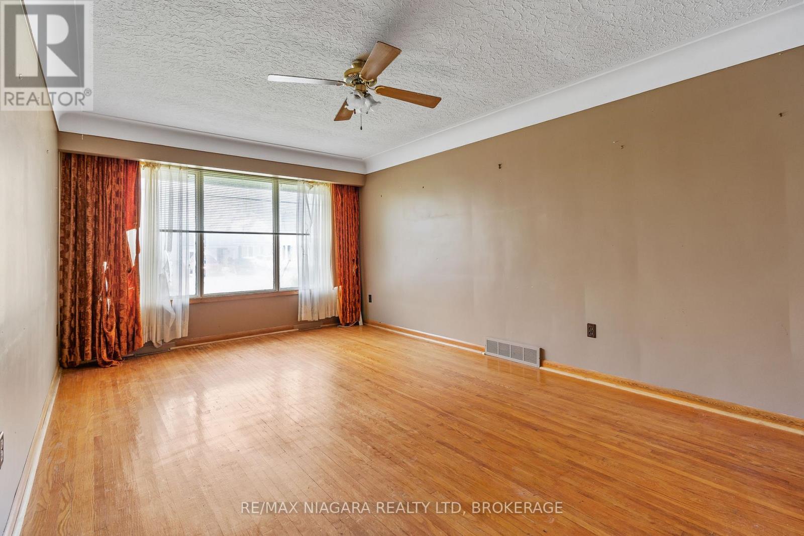 216 Wellington Street, Welland, Ontario  L3B 1B5 - Photo 4 - X13034622