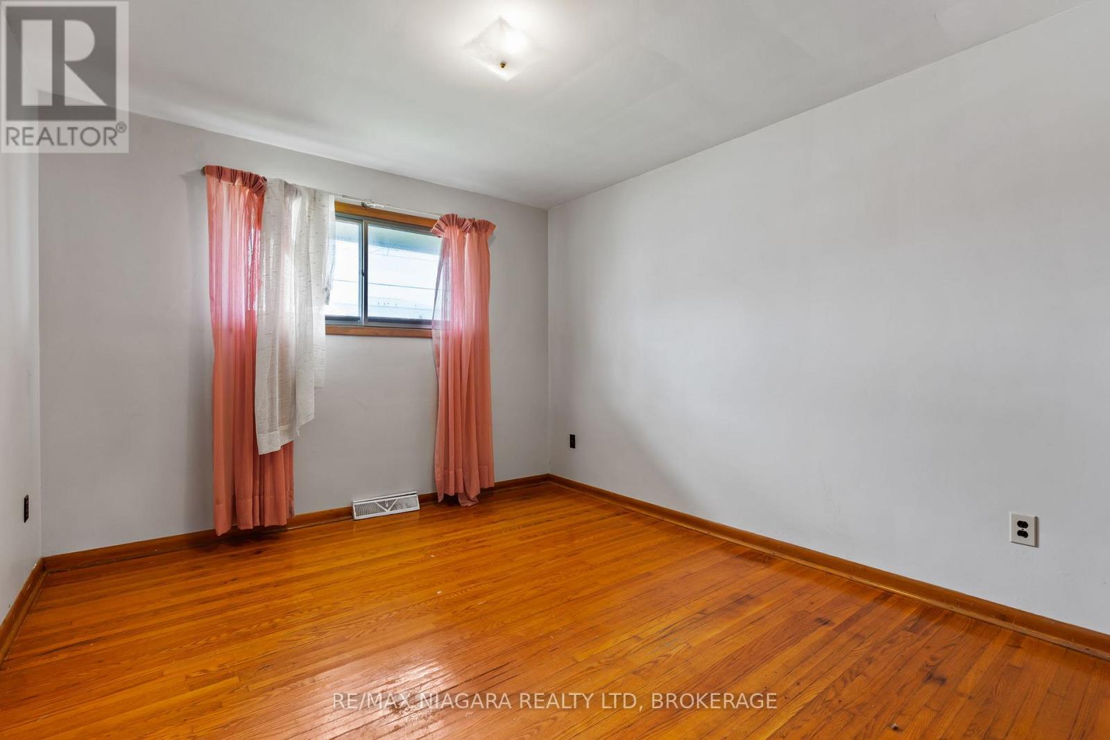 216 Wellington Street, Welland, Ontario  L3B 1B5 - Photo 9 - X13034622