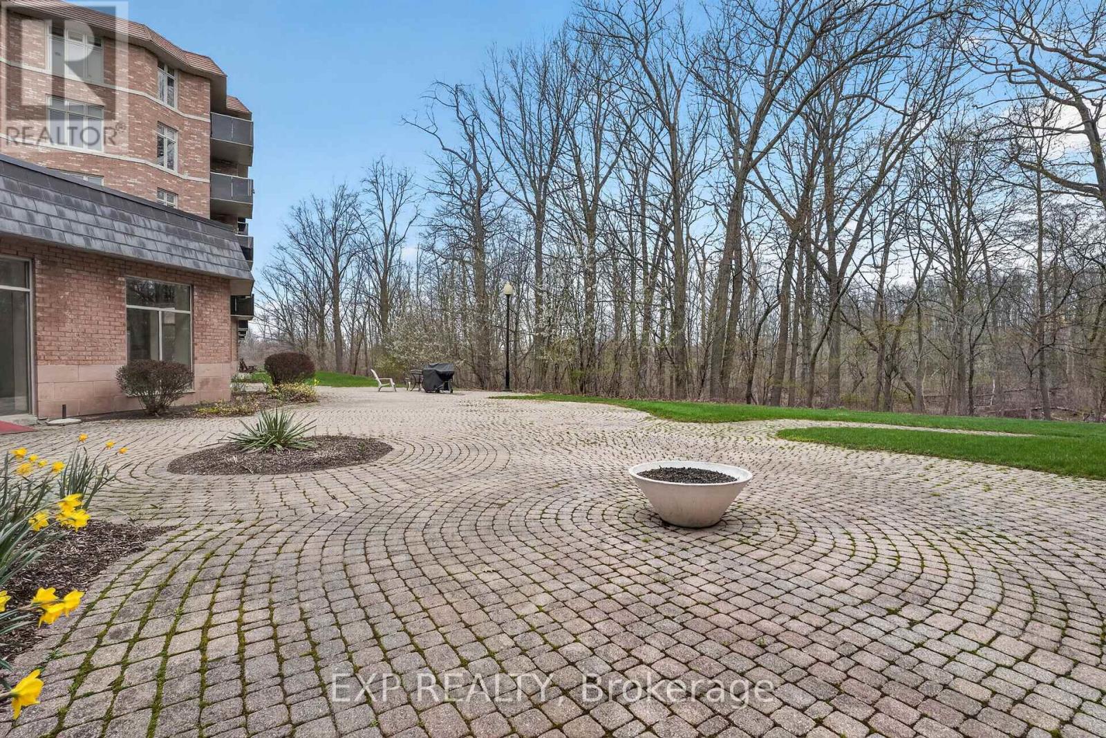 301 - 8111 Forest Glen Drive, Niagara Falls, Ontario  L2H 2Y7 - Photo 3 - X13034630