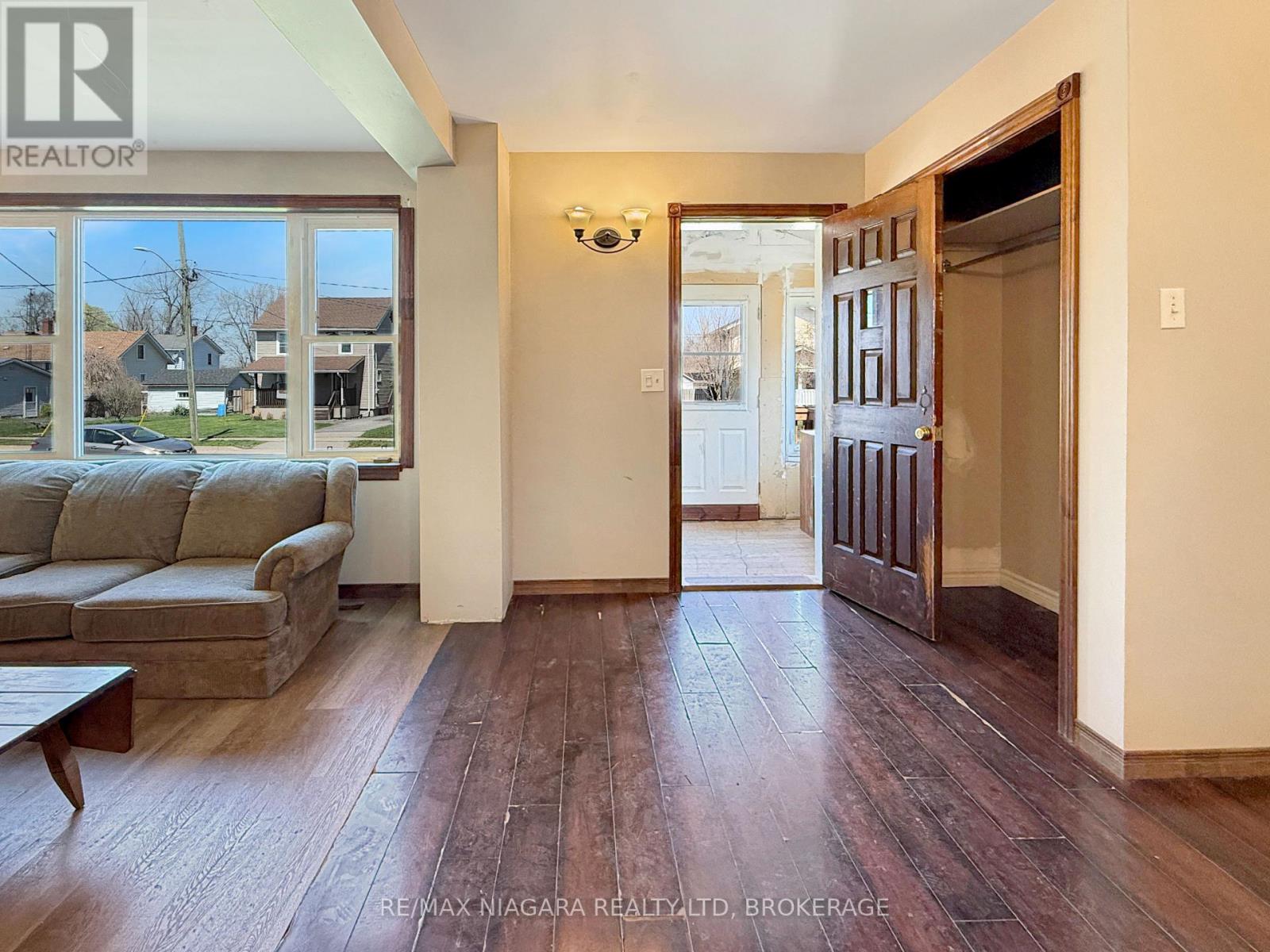 351 Brock Street, Fort Erie, Ontario  L2A 2X4 - Photo 3 - X13034632