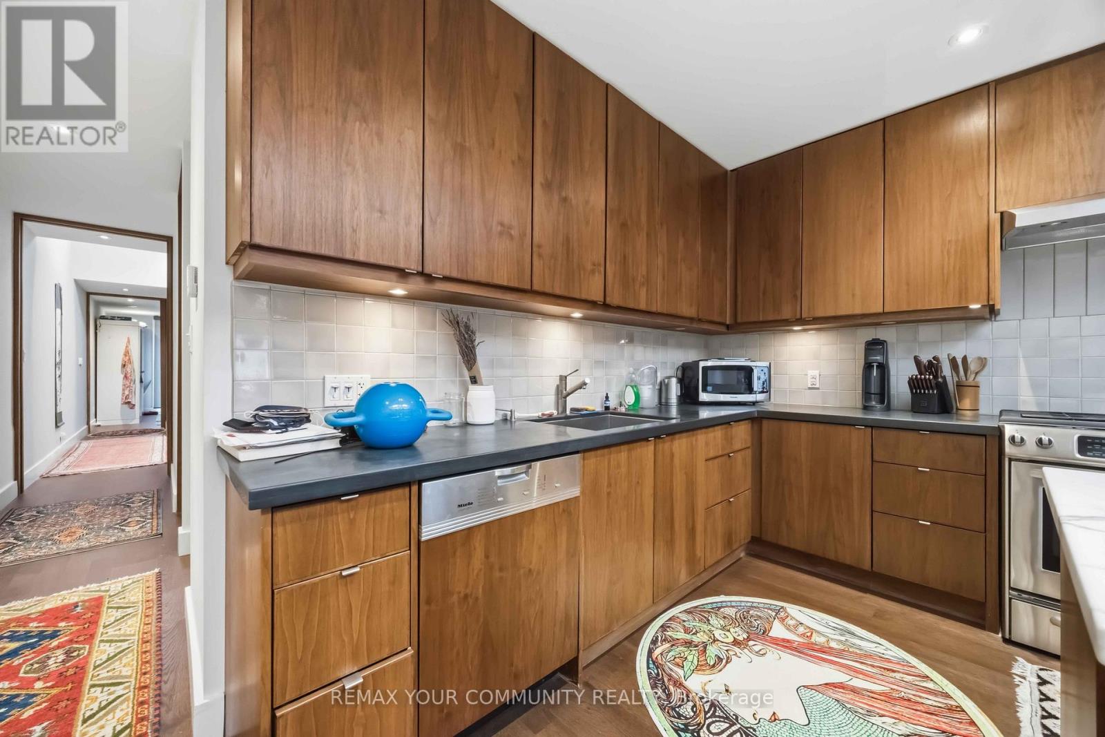 1036 & 1038 Queen Street W, Toronto, Ontario  M6J 1H7 - Photo 18 - C13034648