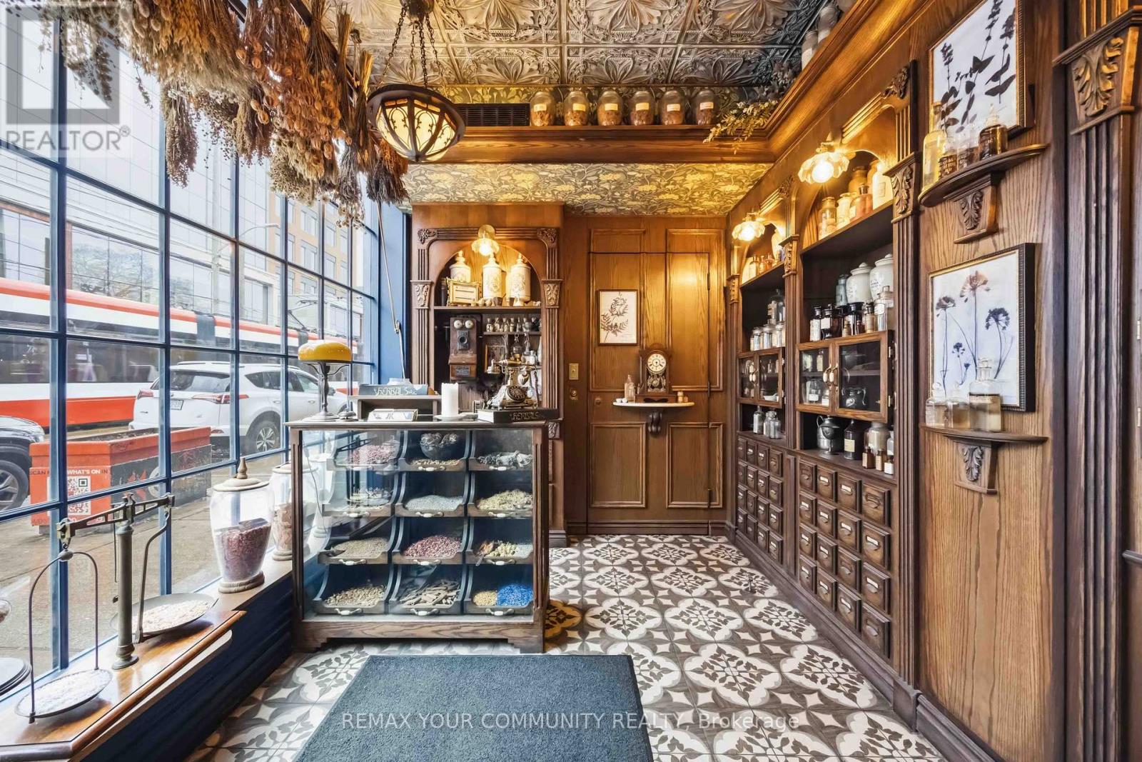 1036 & 1038 Queen Street W, Toronto, Ontario  M6J 1H7 - Photo 4 - C13034648