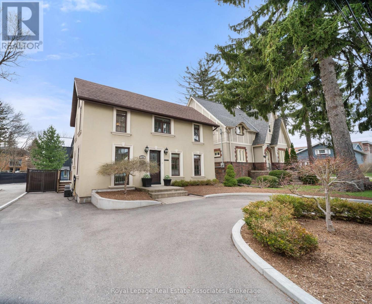 36 MISSISSAUGA ROAD N, Mississauga, Ontario