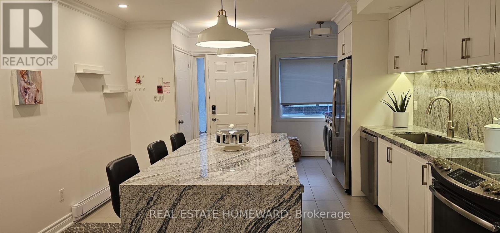 5 - 122 Glen Manor Drive, Toronto, Ontario  M4E 2X6 - Photo 6 - E13034340