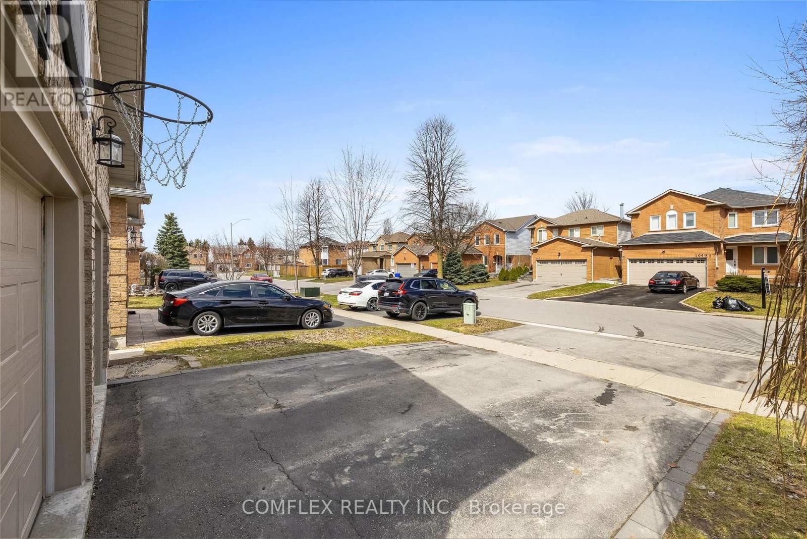 1045 Beaver Valley Crescent, Oshawa, Ontario  L1J 8N2 - Photo 4 - E13034346