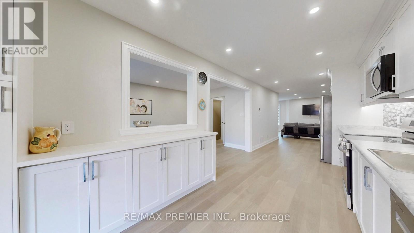 32 Weekes Drive, Ajax, Ontario  L1T 3T2 - Photo 10 - E13034702