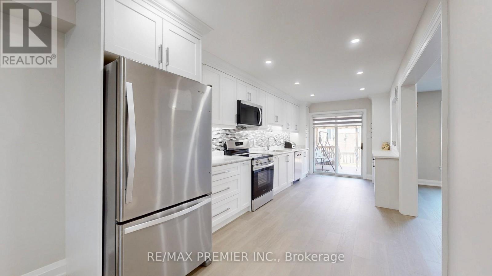 32 Weekes Drive, Ajax, Ontario  L1T 3T2 - Photo 14 - E13034702