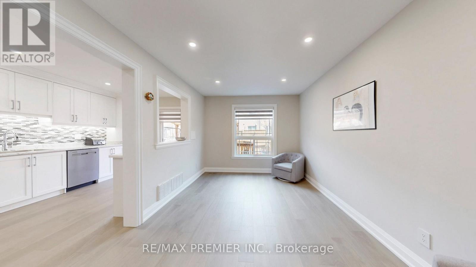 32 Weekes Drive, Ajax, Ontario  L1T 3T2 - Photo 16 - E13034702