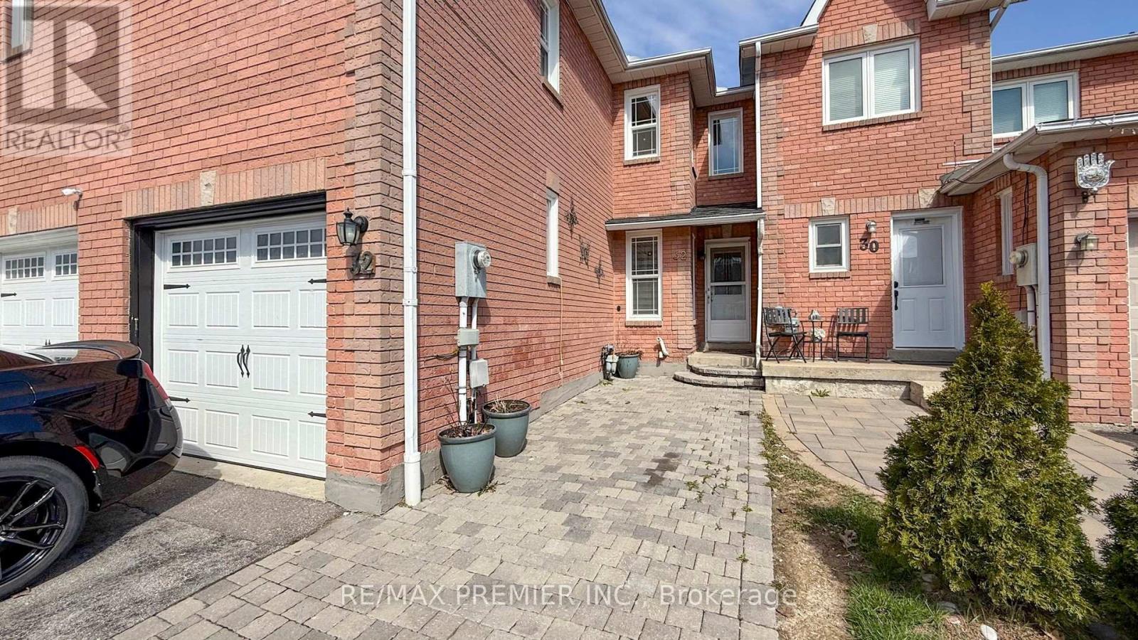 32 Weekes Drive, Ajax, Ontario  L1T 3T2 - Photo 2 - E13034702