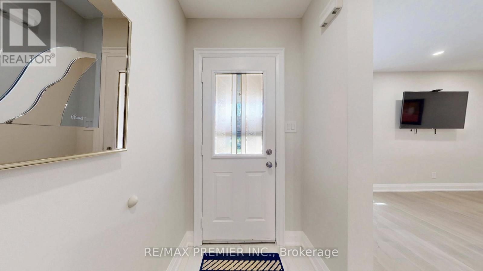 32 Weekes Drive, Ajax, Ontario  L1T 3T2 - Photo 4 - E13034702