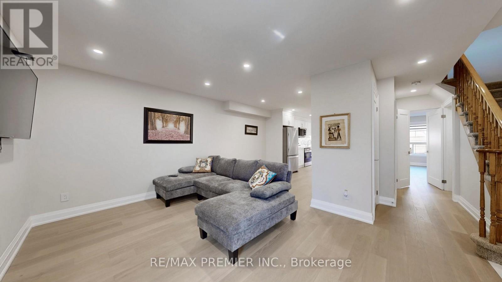 32 Weekes Drive, Ajax, Ontario  L1T 3T2 - Photo 6 - E13034702