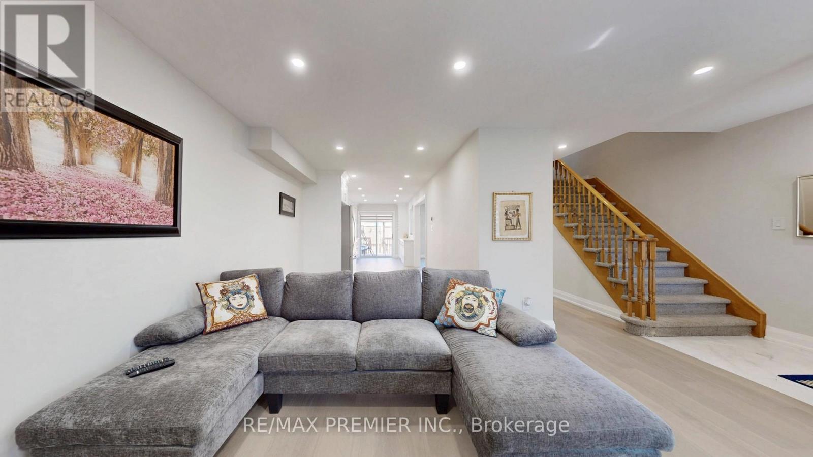 32 Weekes Drive, Ajax, Ontario  L1T 3T2 - Photo 8 - E13034702