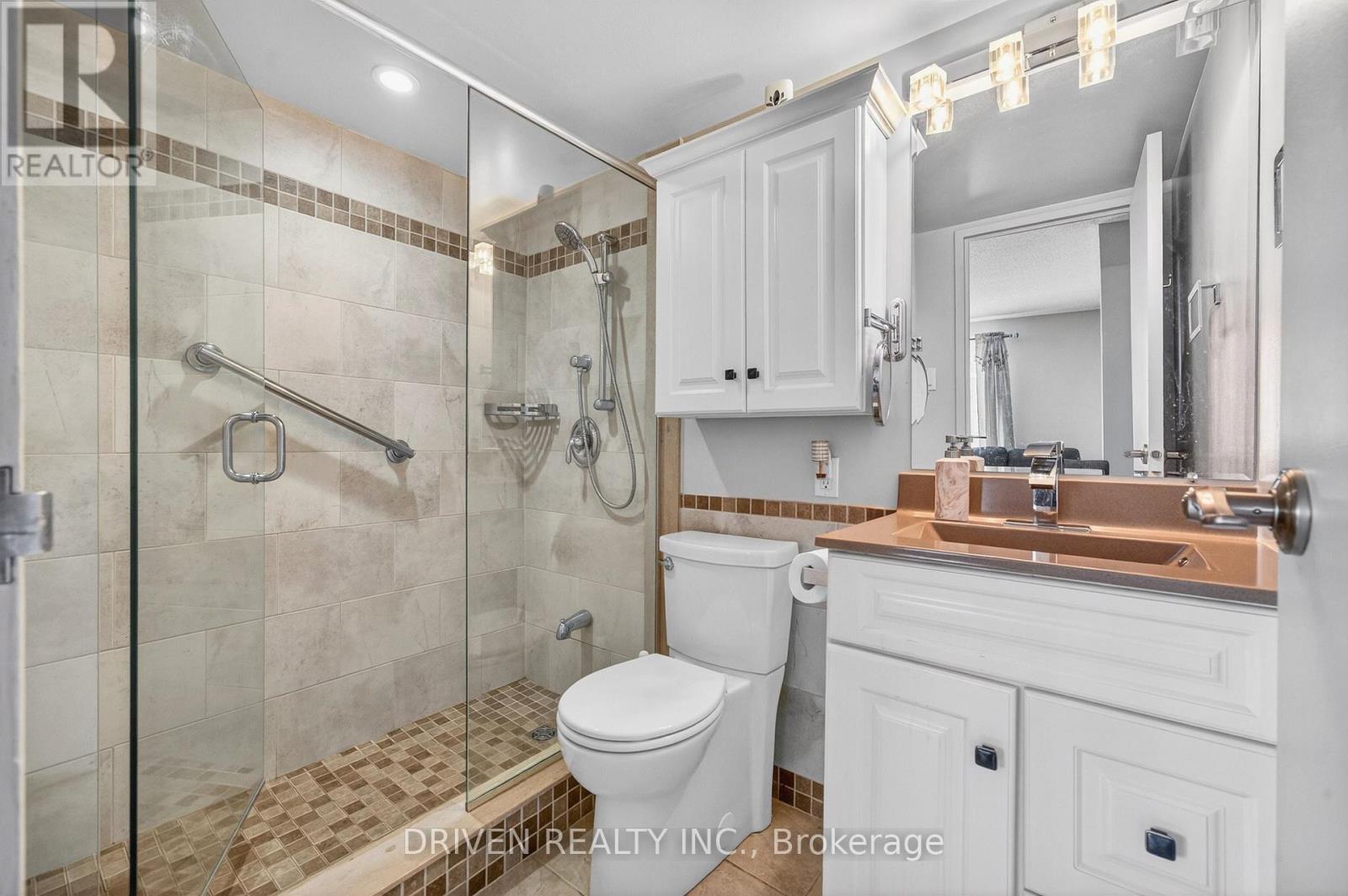 404 - 158 A Mcarthur Avenue, Ottawa, Ontario  K1L 7E7 - Photo 13 - X12936964