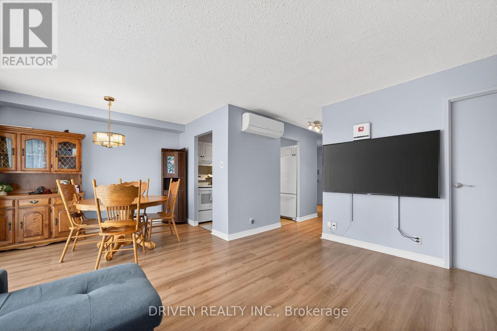 404 - 158 A Mcarthur Avenue, Ottawa, Ontario  K1L 7E7 - Photo 5 - X12936964