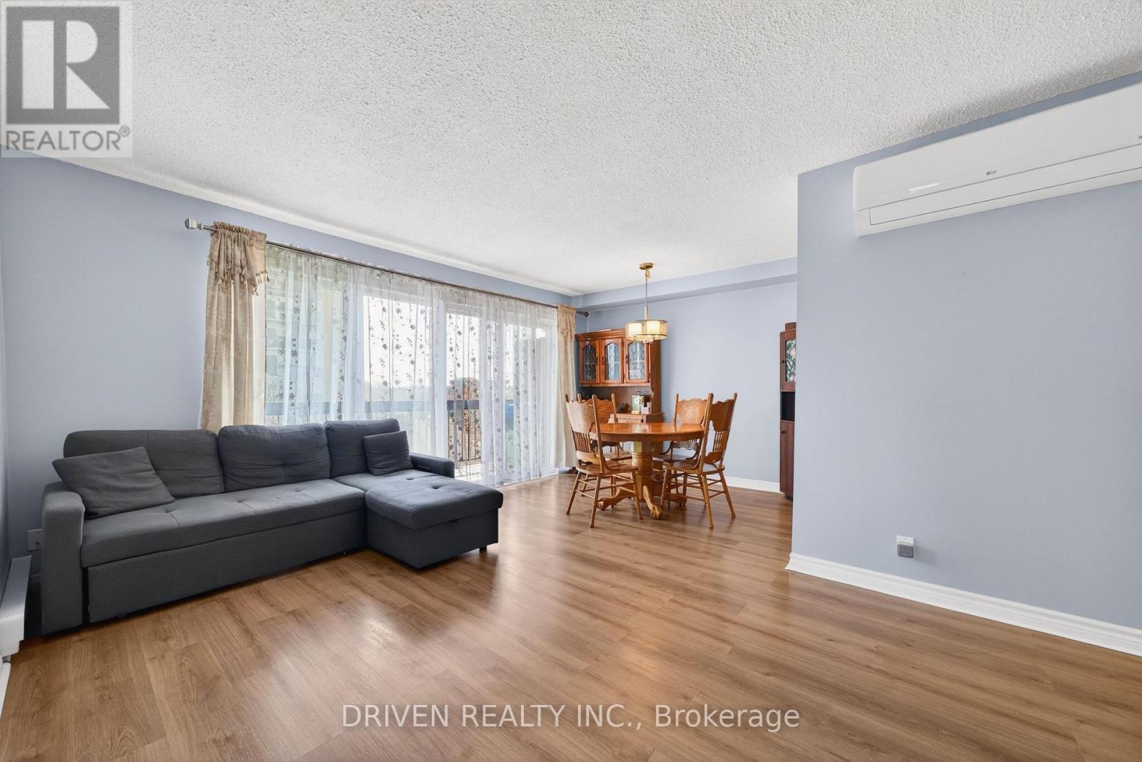 404 - 158 A Mcarthur Avenue, Ottawa, Ontario  K1L 7E7 - Photo 4 - X12936964