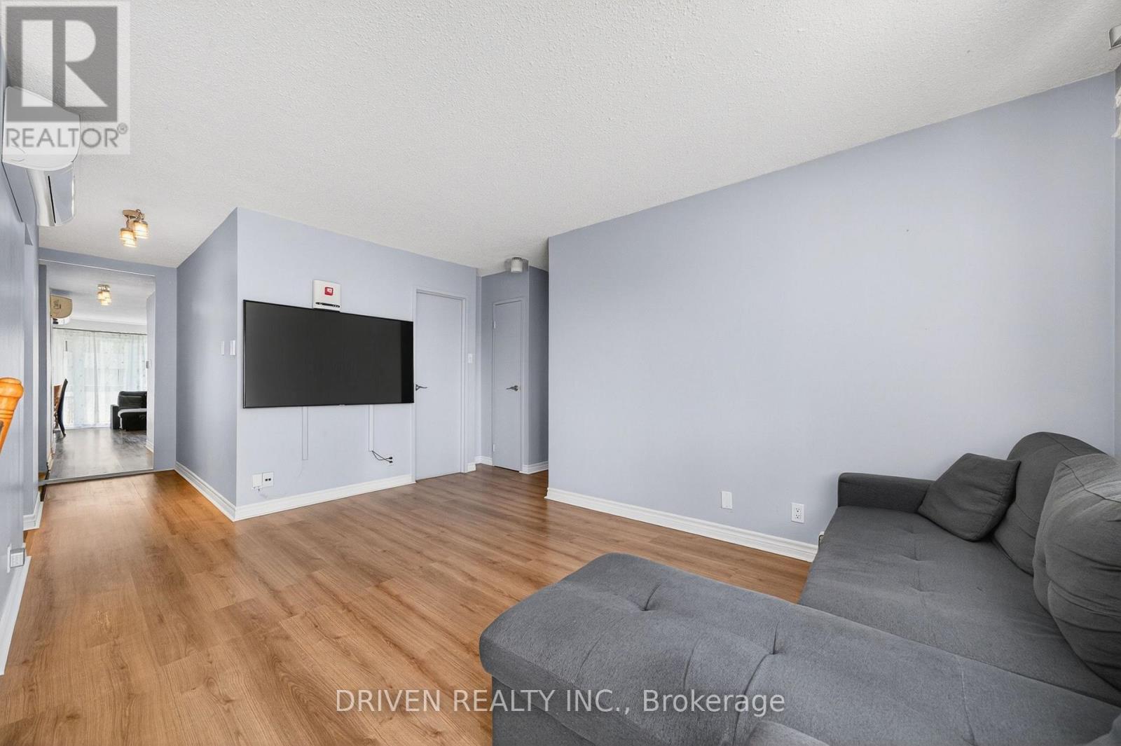 404 - 158 A Mcarthur Avenue, Ottawa, Ontario  K1L 7E7 - Photo 6 - X12936964