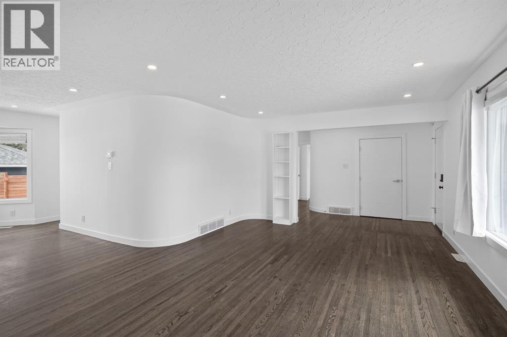 48 Carnarvon Way Nw, Calgary, Alberta  T2K 1W4 - Photo 9 - A2299371