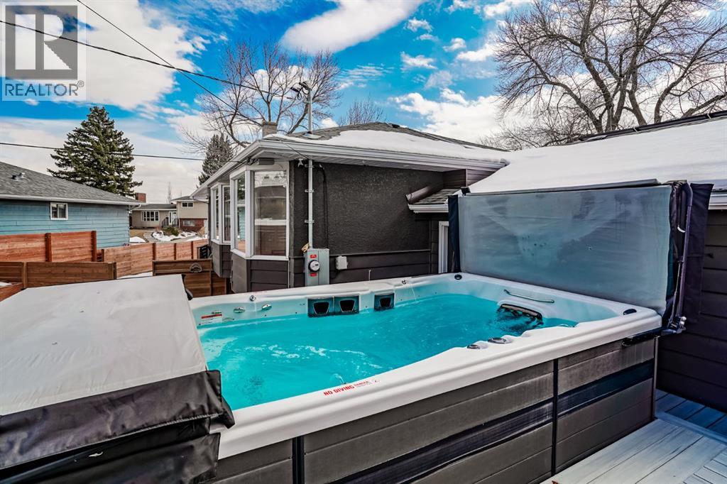 48 Carnarvon Way Nw, Calgary, Alberta  T2K 1W4 - Photo 5 - A2299371