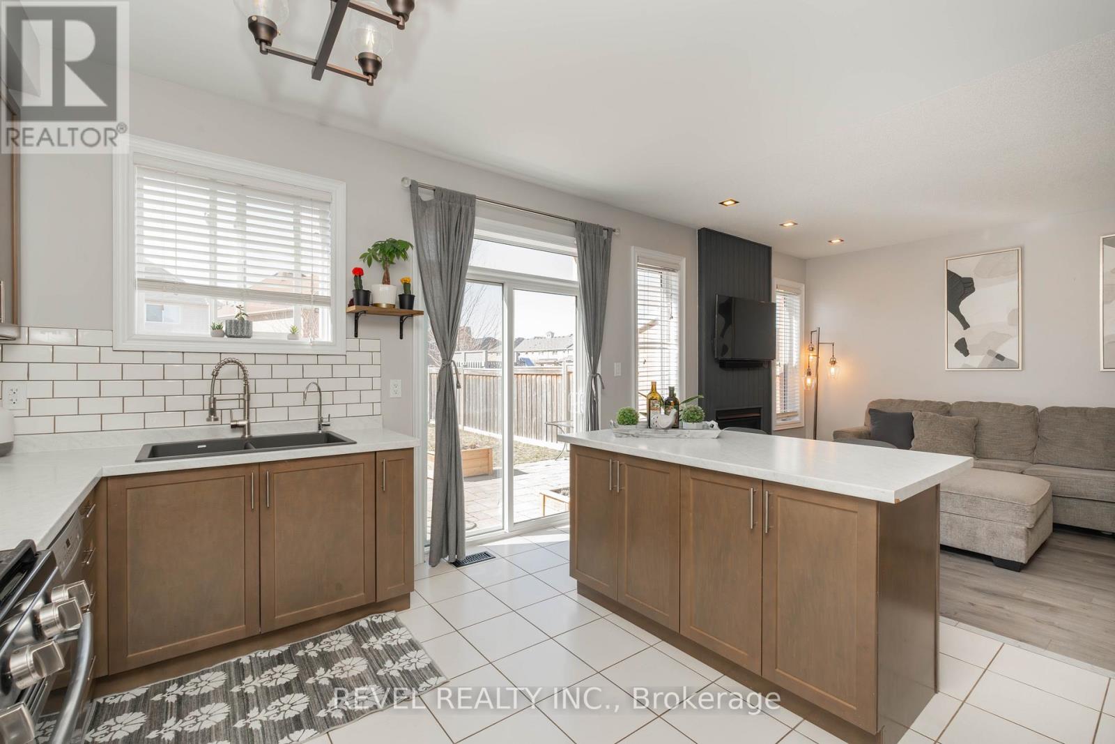 18 Jackson Drive, New Tecumseth, Ontario  L0G 1W0 - Photo 8 - N13034254