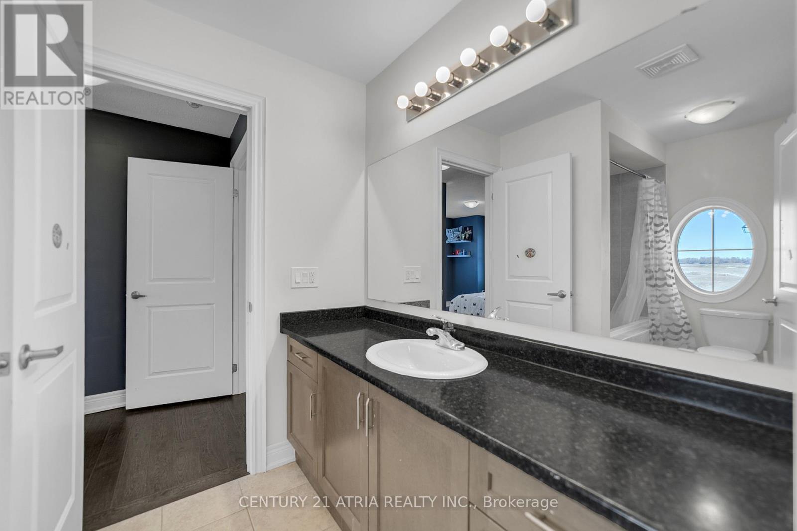 147 Joe Dales Drive, Georgina, Ontario  L4P 3E9 - Photo 15 - N13034272