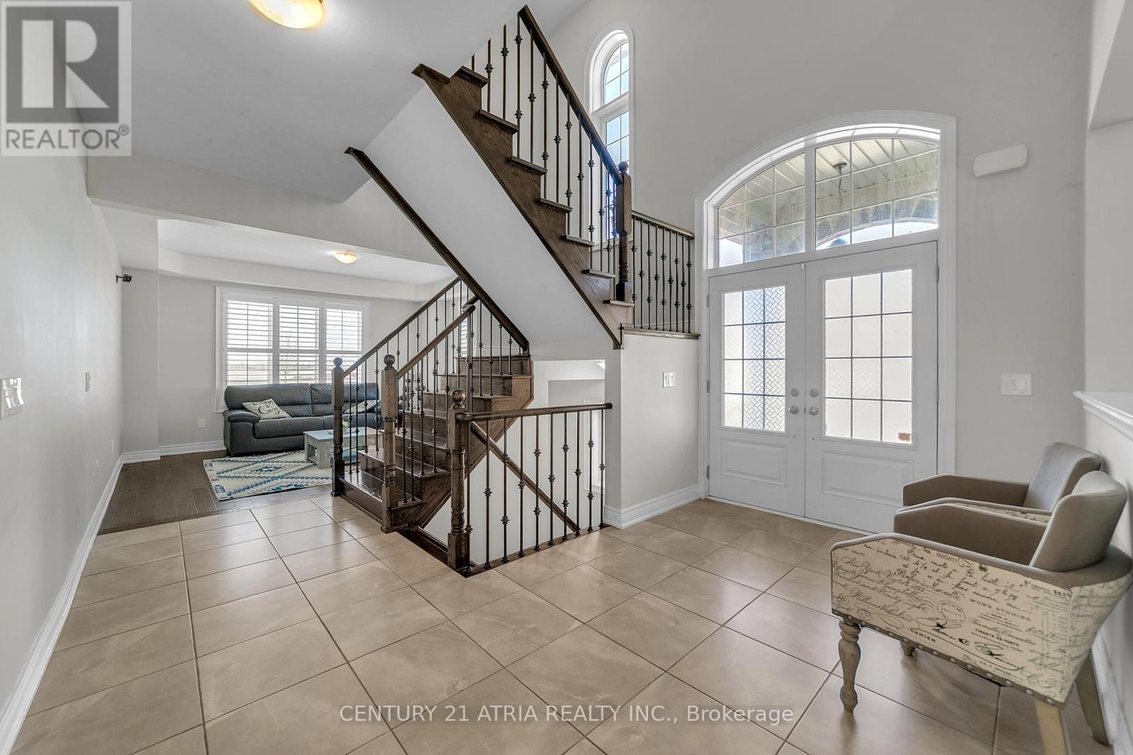 147 Joe Dales Drive, Georgina, Ontario  L4P 3E9 - Photo 3 - N13034272