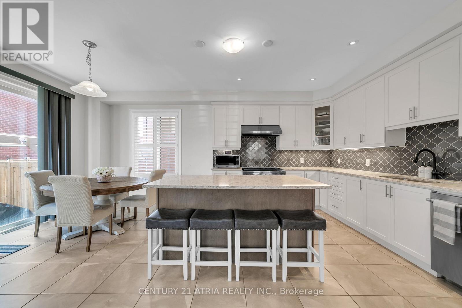 147 Joe Dales Drive, Georgina, Ontario  L4P 3E9 - Photo 8 - N13034272