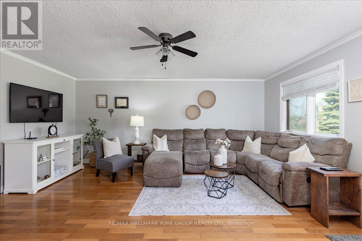 341 Pasadena Drive, Georgina, Ontario  L4P 2Z2 - Photo 12 - N13034436