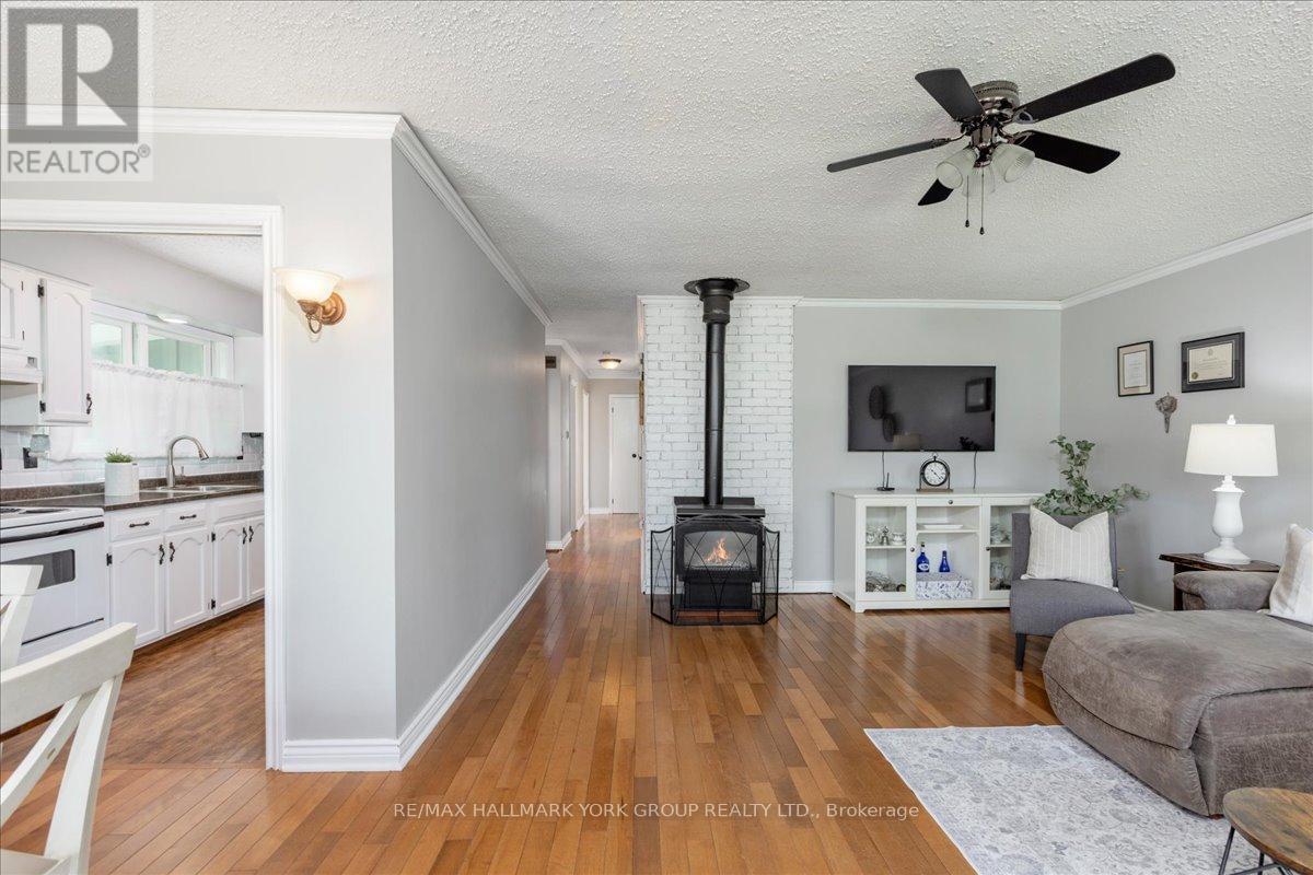 341 Pasadena Drive, Georgina, Ontario  L4P 2Z2 - Photo 8 - N13034436