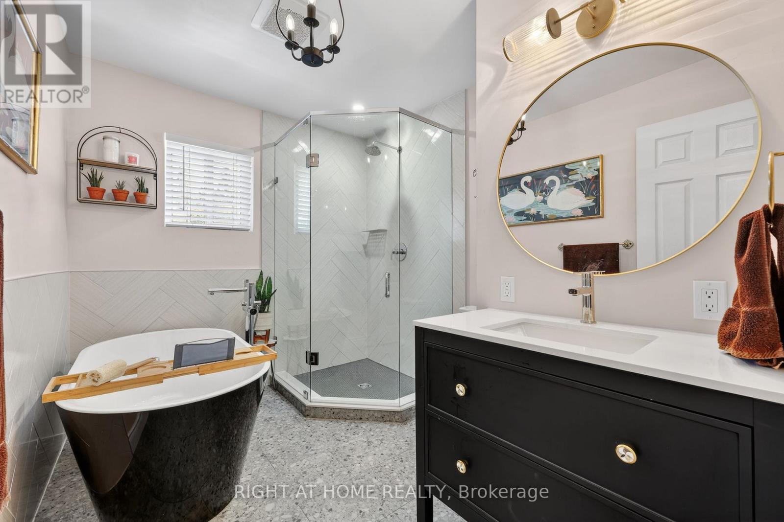 12 Elizabeth Street, Barrie, Ontario  L4N 6L8 - Photo 12 - S13034566