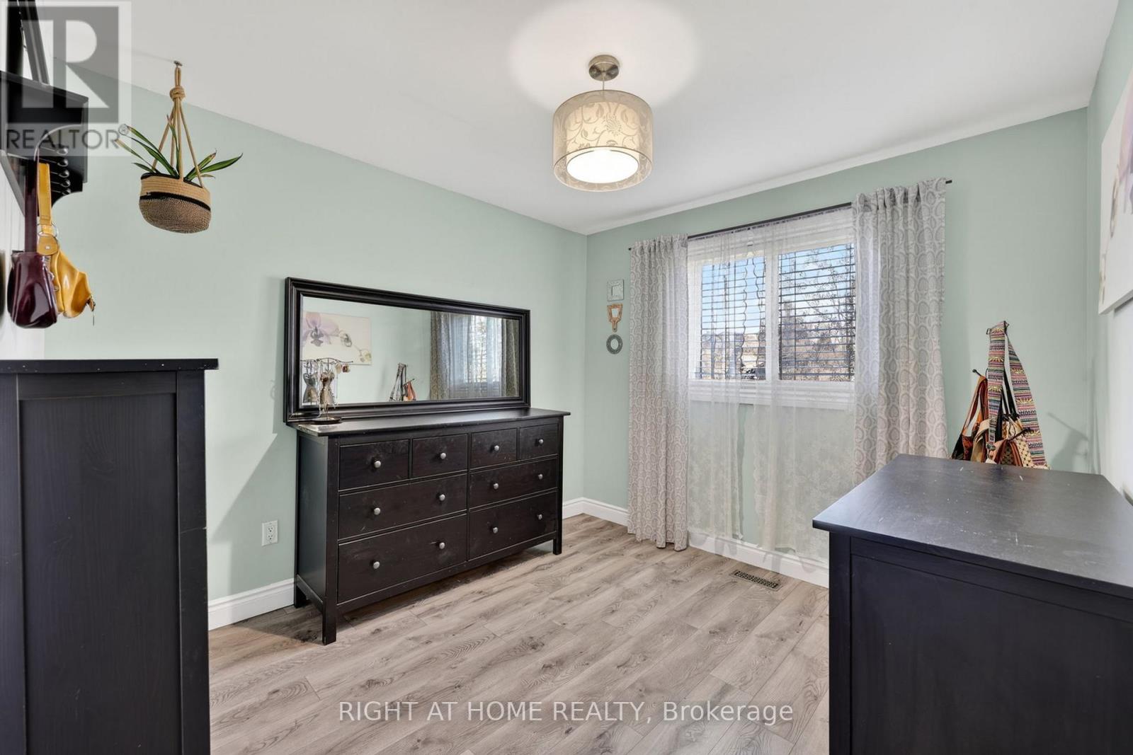 12 Elizabeth Street, Barrie, Ontario  L4N 6L8 - Photo 14 - S13034566