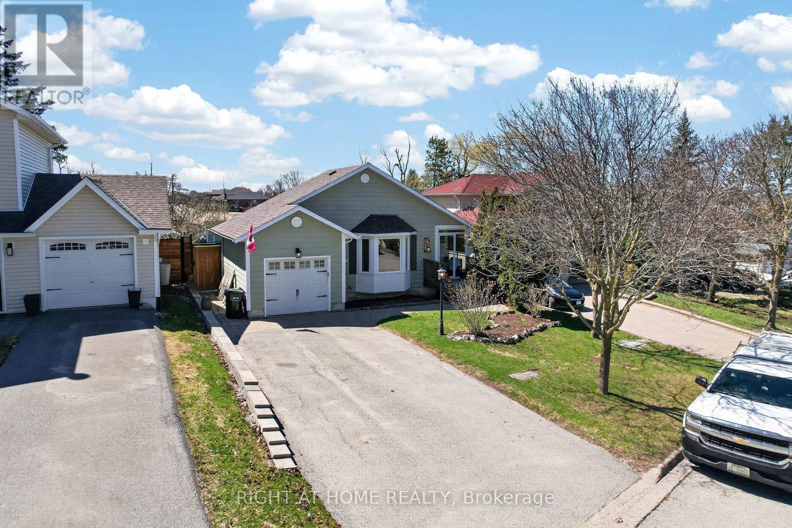 12 Elizabeth Street, Barrie, Ontario  L4N 6L8 - Photo 17 - S13034566