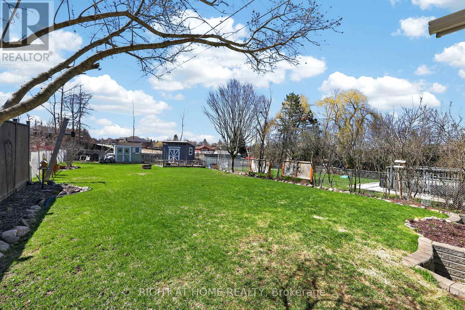 12 Elizabeth Street, Barrie, Ontario  L4N 6L8 - Photo 21 - S13034566