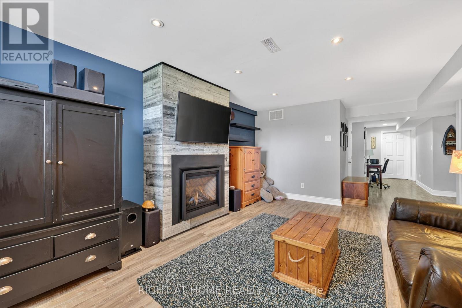 12 Elizabeth Street, Barrie, Ontario  L4N 6L8 - Photo 27 - S13034566