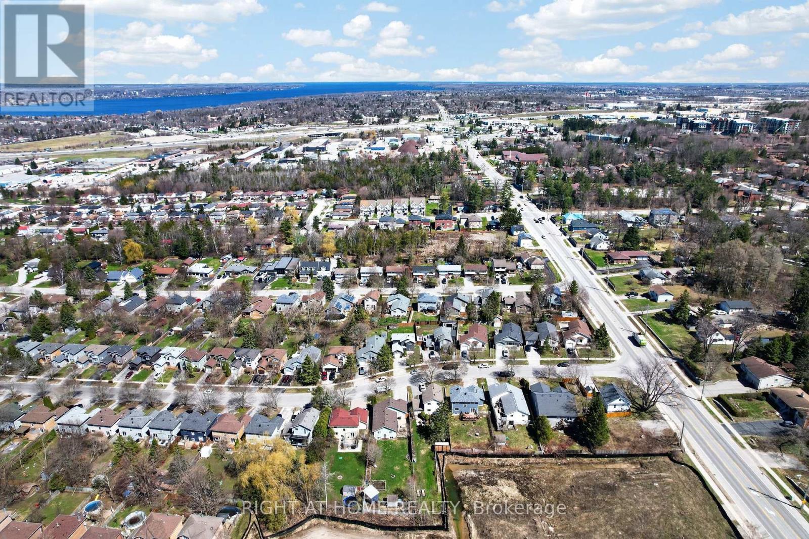 12 Elizabeth Street, Barrie, Ontario  L4N 6L8 - Photo 35 - S13034566