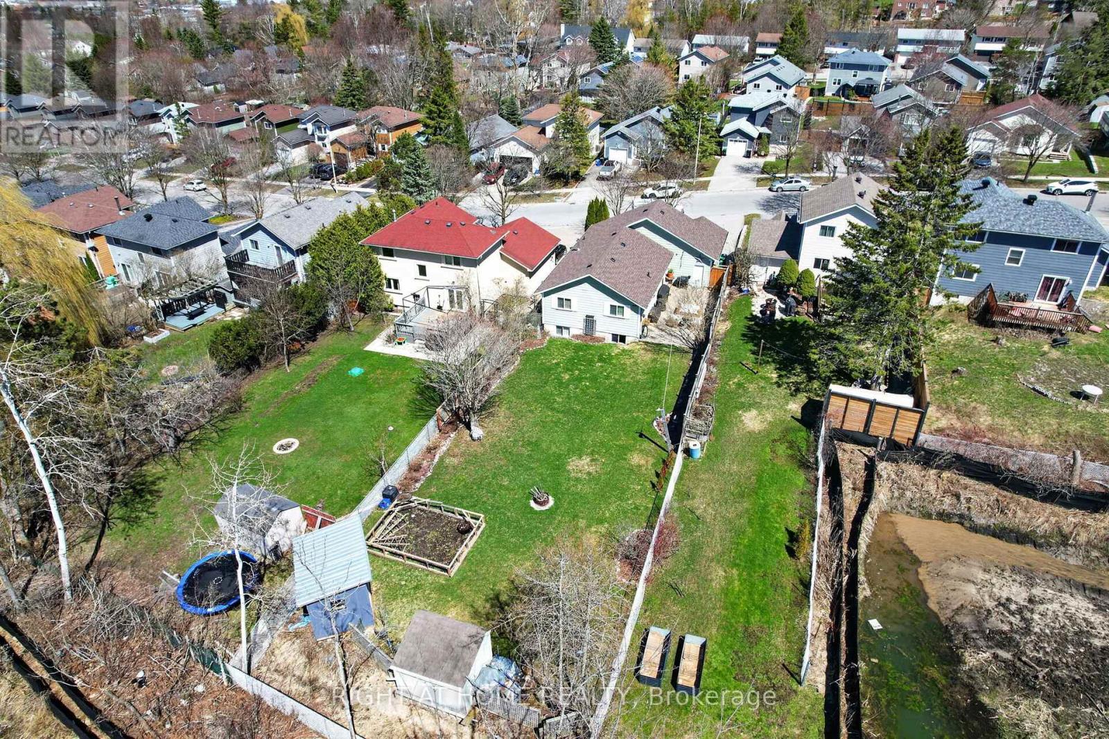 12 Elizabeth Street, Barrie, Ontario  L4N 6L8 - Photo 36 - S13034566