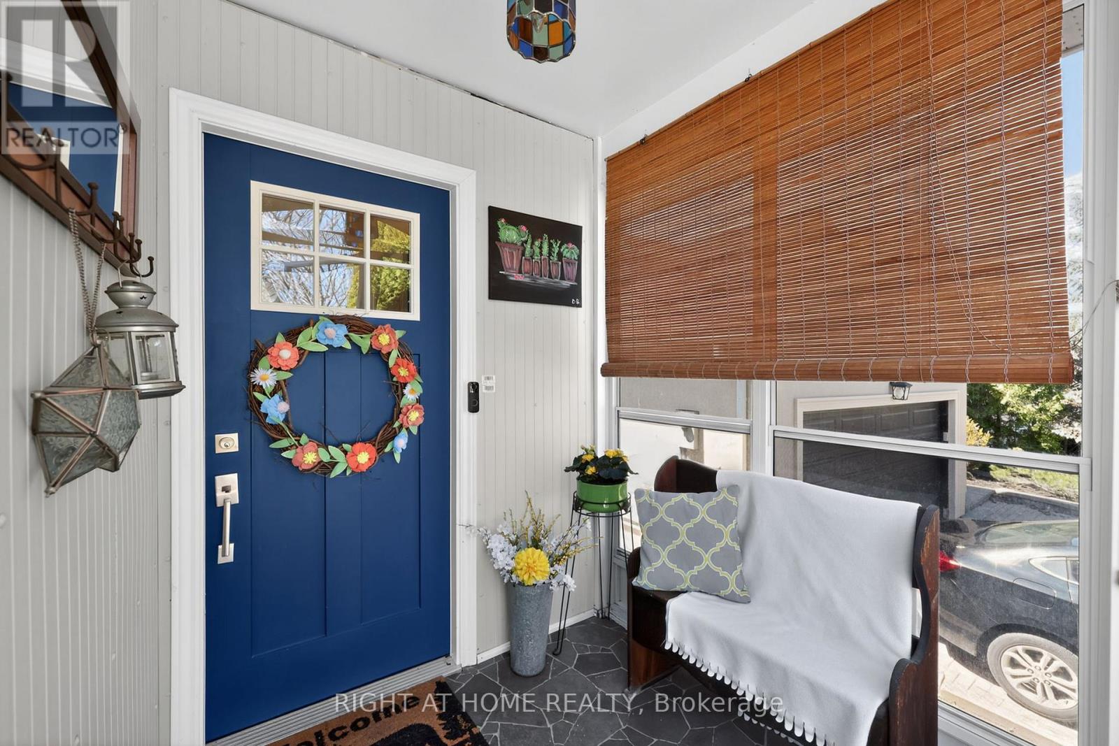 12 Elizabeth Street, Barrie, Ontario  L4N 6L8 - Photo 4 - S13034566