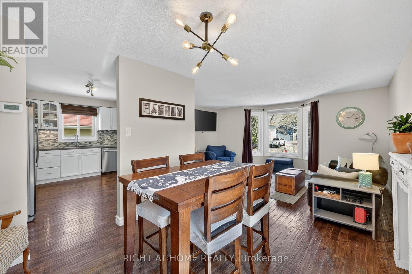 12 Elizabeth Street, Barrie, Ontario  L4N 6L8 - Photo 8 - S13034566