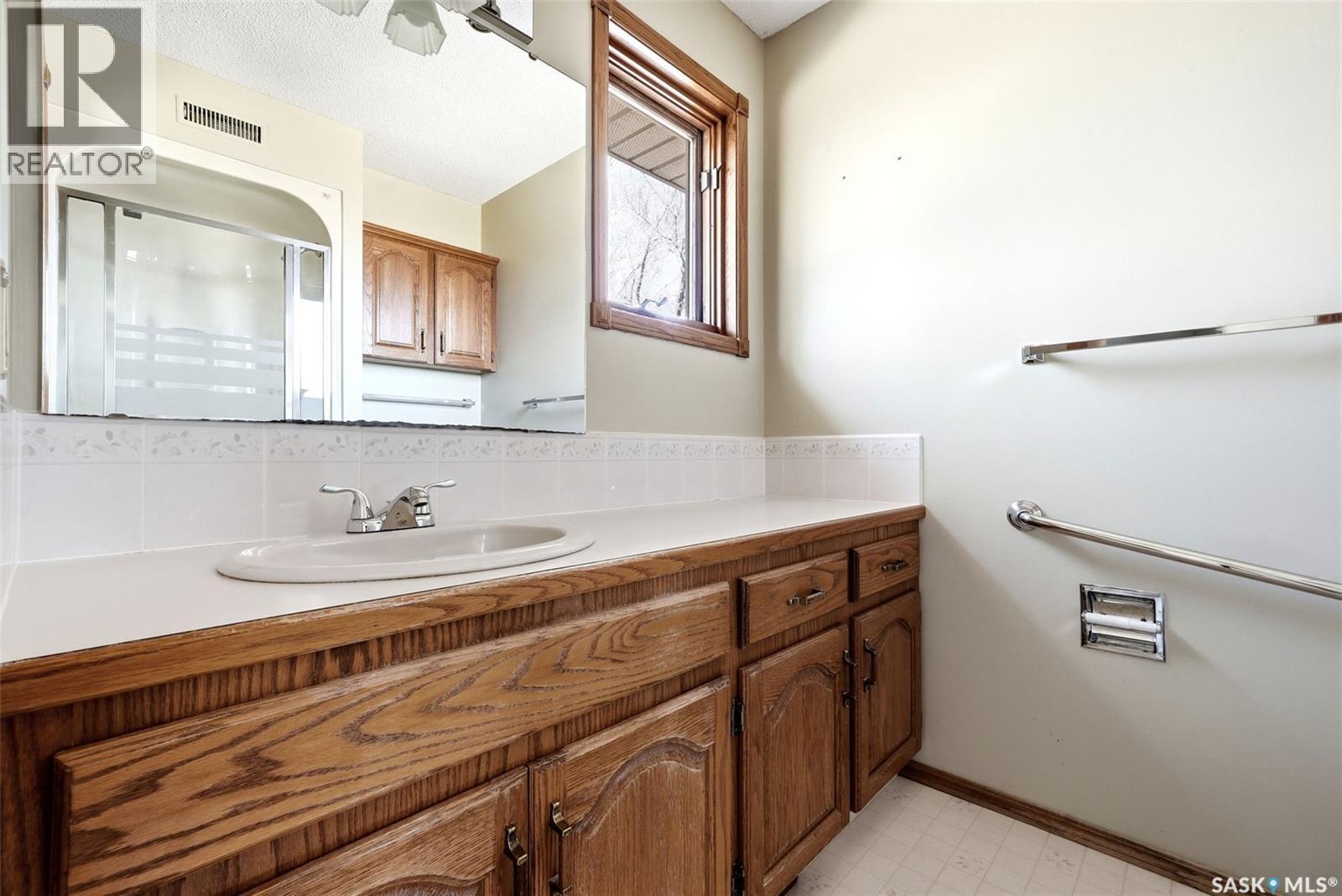 1083 Wascana Highlands, Regina, Saskatchewan  S4V 2K2 - Photo 17 - SK033647