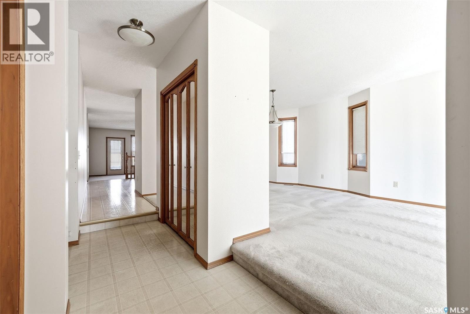 1083 Wascana Highlands, Regina, Saskatchewan  S4V 2K2 - Photo 3 - SK033647