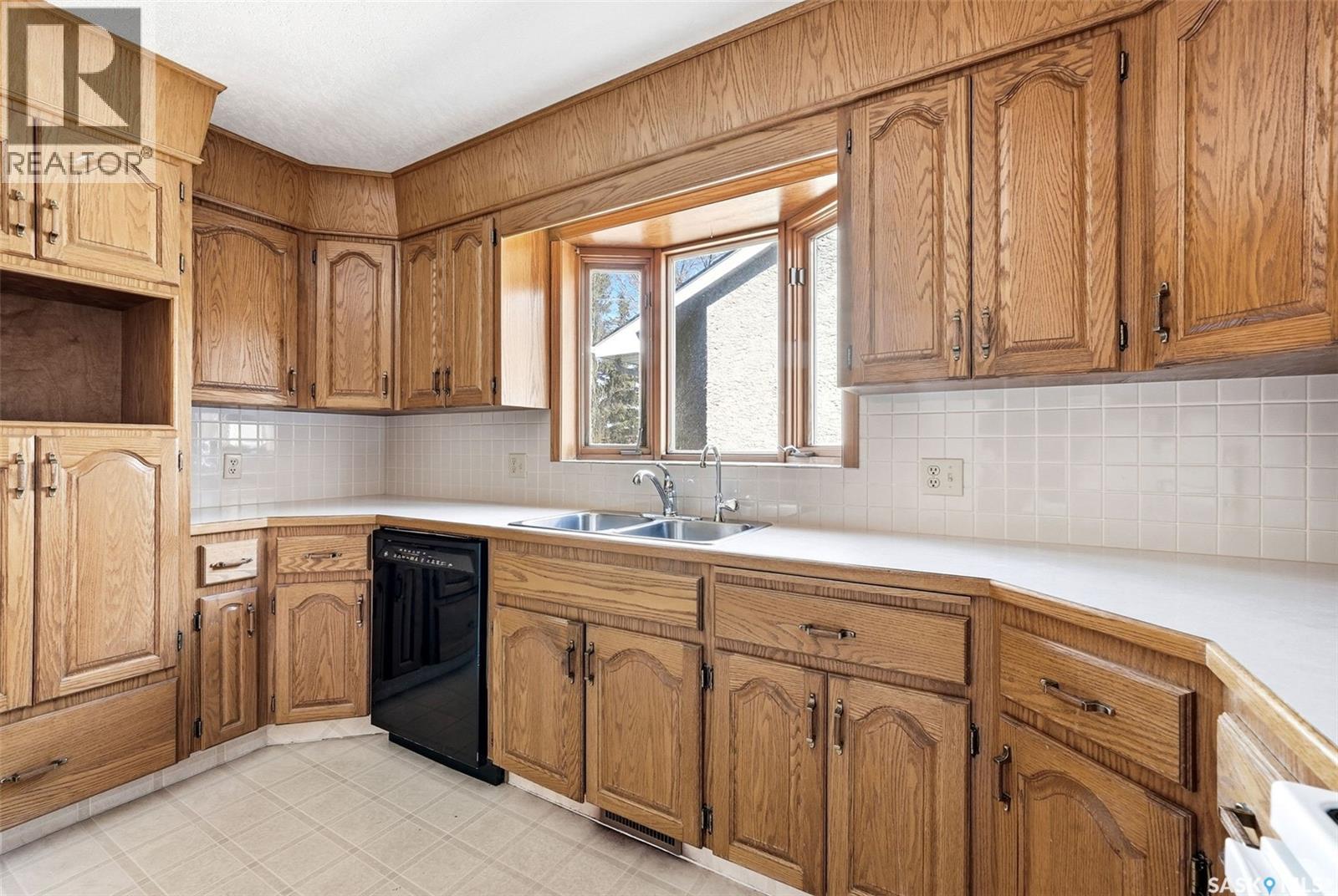 1083 Wascana Highlands, Regina, Saskatchewan  S4V 2K2 - Photo 8 - SK033647