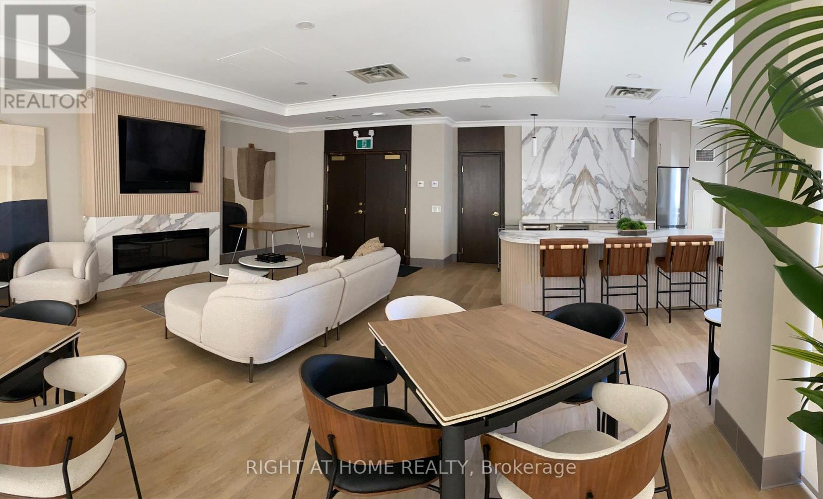 704 - 5 Michael Power Place, Toronto, Ontario  M9A 0A3 - Photo 37 - W13022868