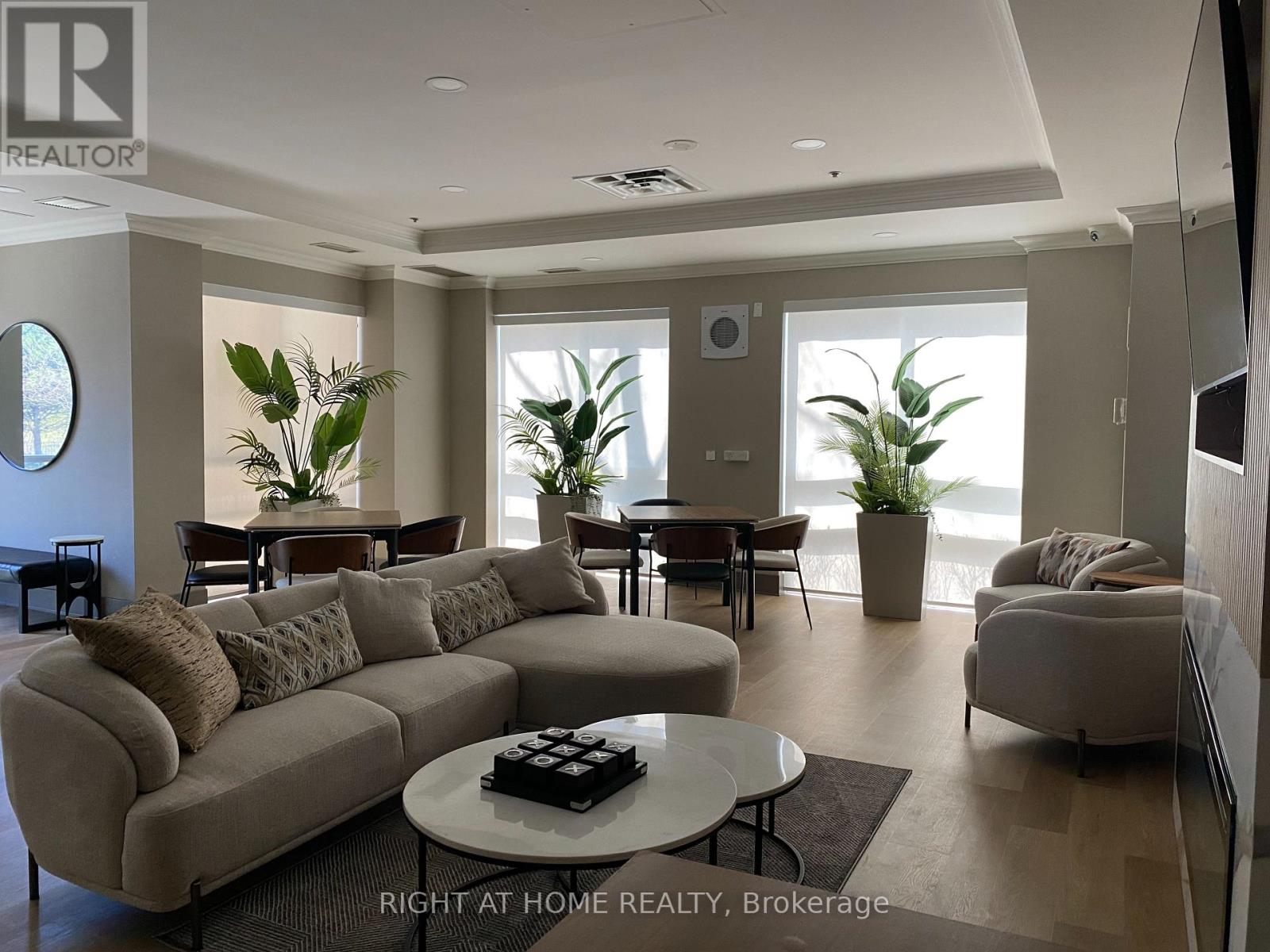 704 - 5 Michael Power Place, Toronto, Ontario  M9A 0A3 - Photo 34 - W13022868